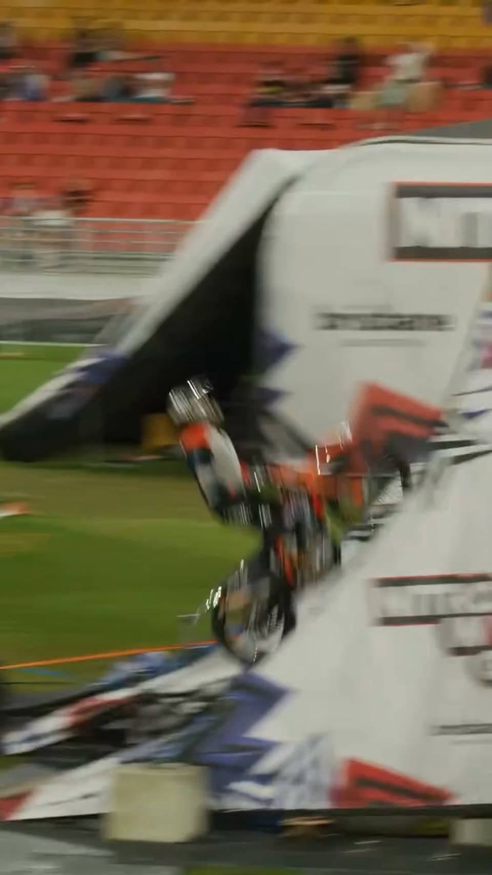 Fmx freestyle 100% aura… עוד